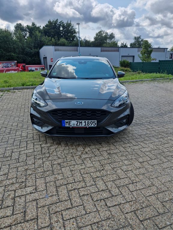 Ford Focus 87.600 km 13.999 € Velbert 42549