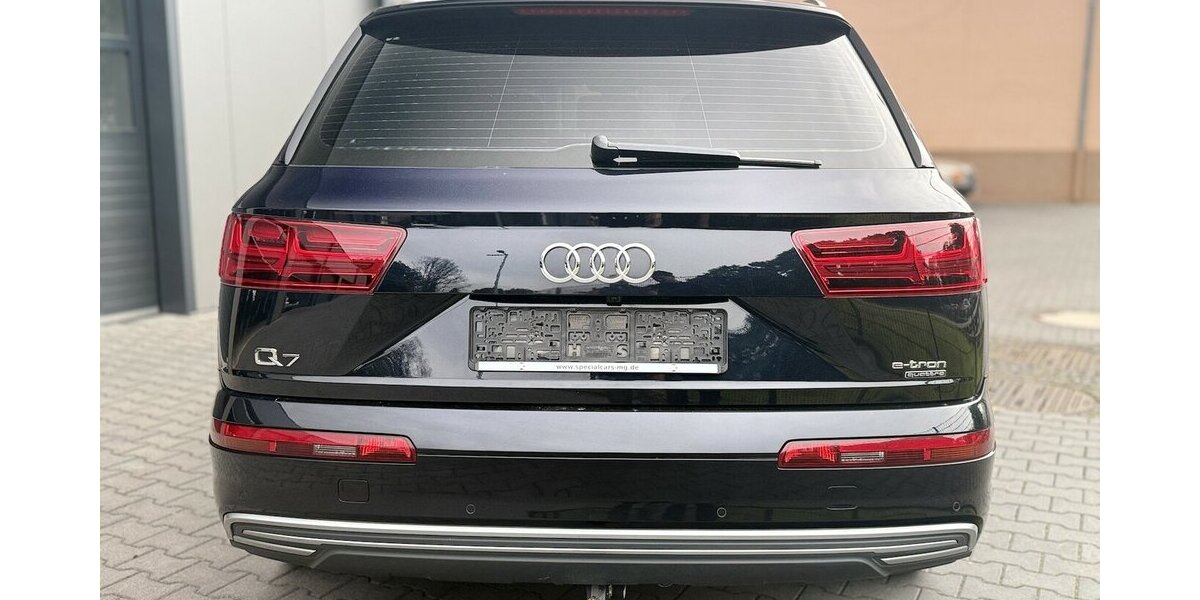 Audi Q7 3.0 TDI e-tron quattro / Panorama / Kamera 179.000 km 30.900 &euro; Mönchengladbach 41066
