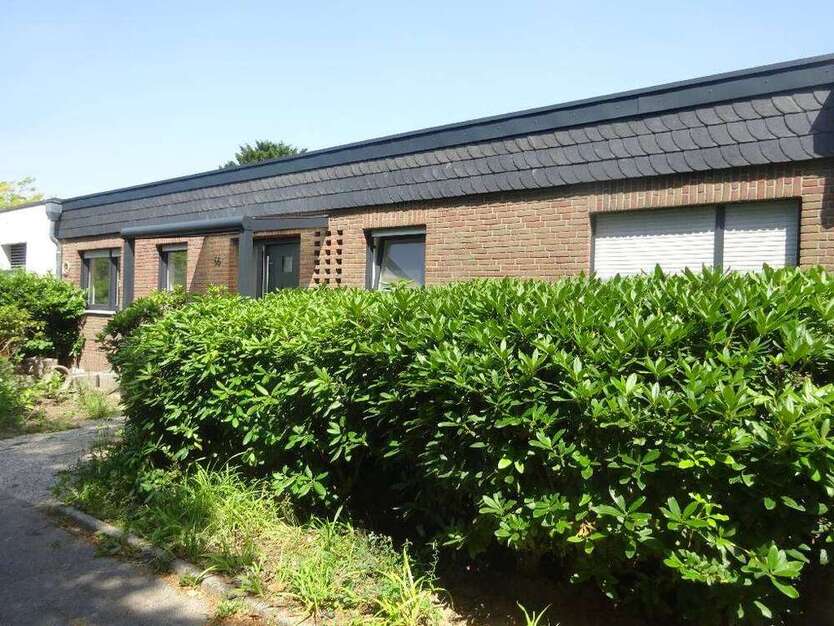 Haus zum Mieten in Neuss 2.300 € 180 m²
