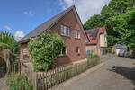 Familienidyll im Grünen - Freistehendes Haus Bj. 2004 mit Garten und Garage in gefragter Wohnlage