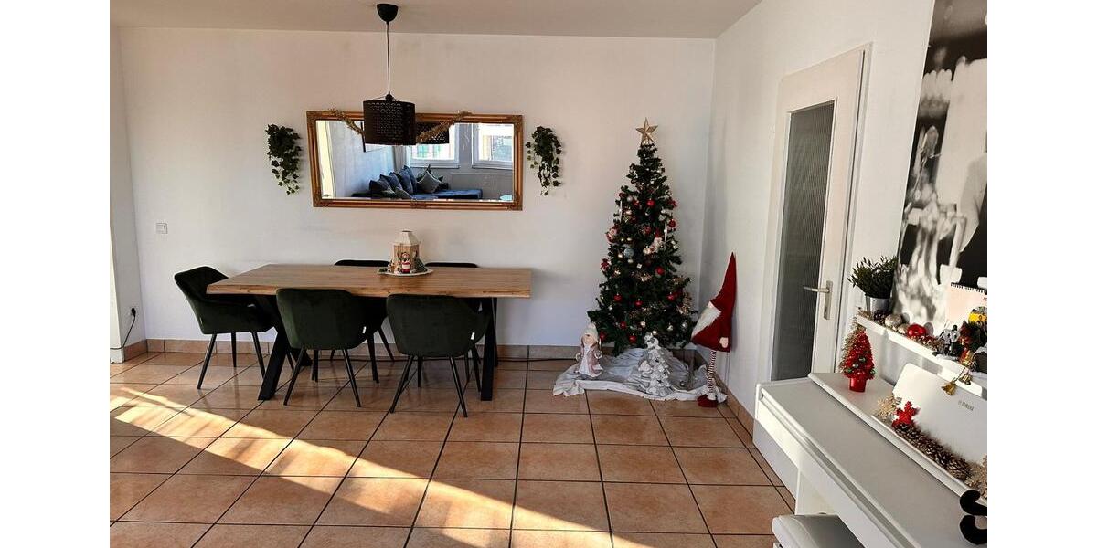 Liebevoll modernisierte 3-Zimmerwohnung mit Küche und Stellplatz 3 zimmer