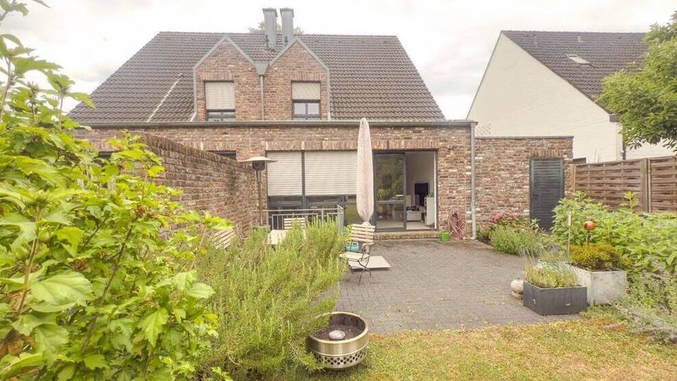 Familienfreundliche Doppelhaushälfte mit viel Platz und Garten in Düsseldorf-Stockum