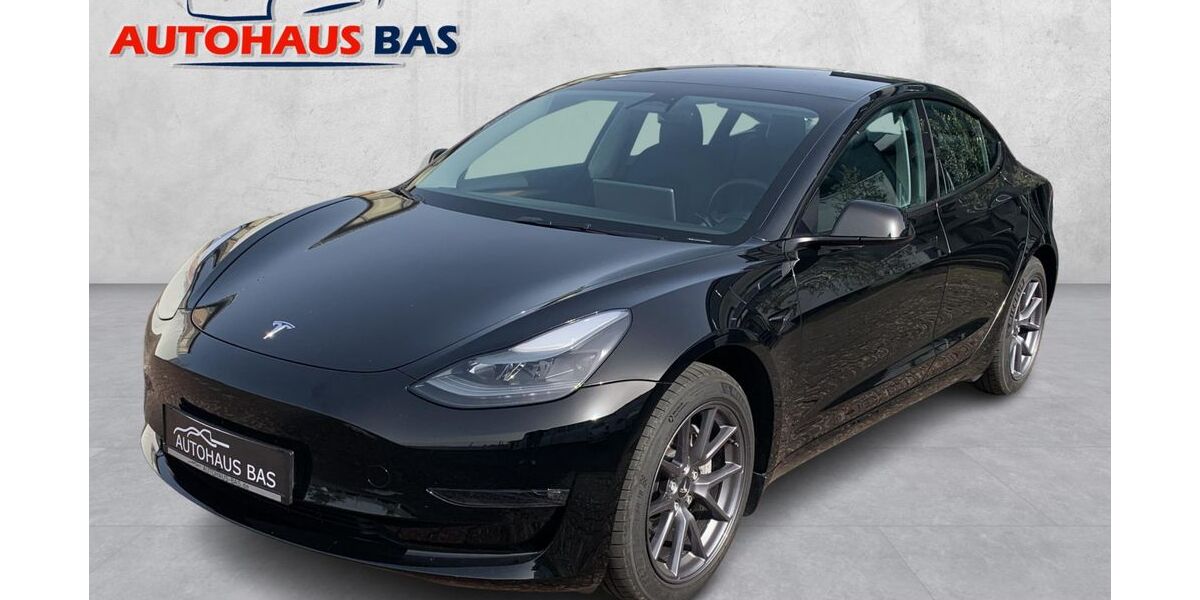 Tesla Model 3 127.987 km 28.749 &euro; Kaarst 41564