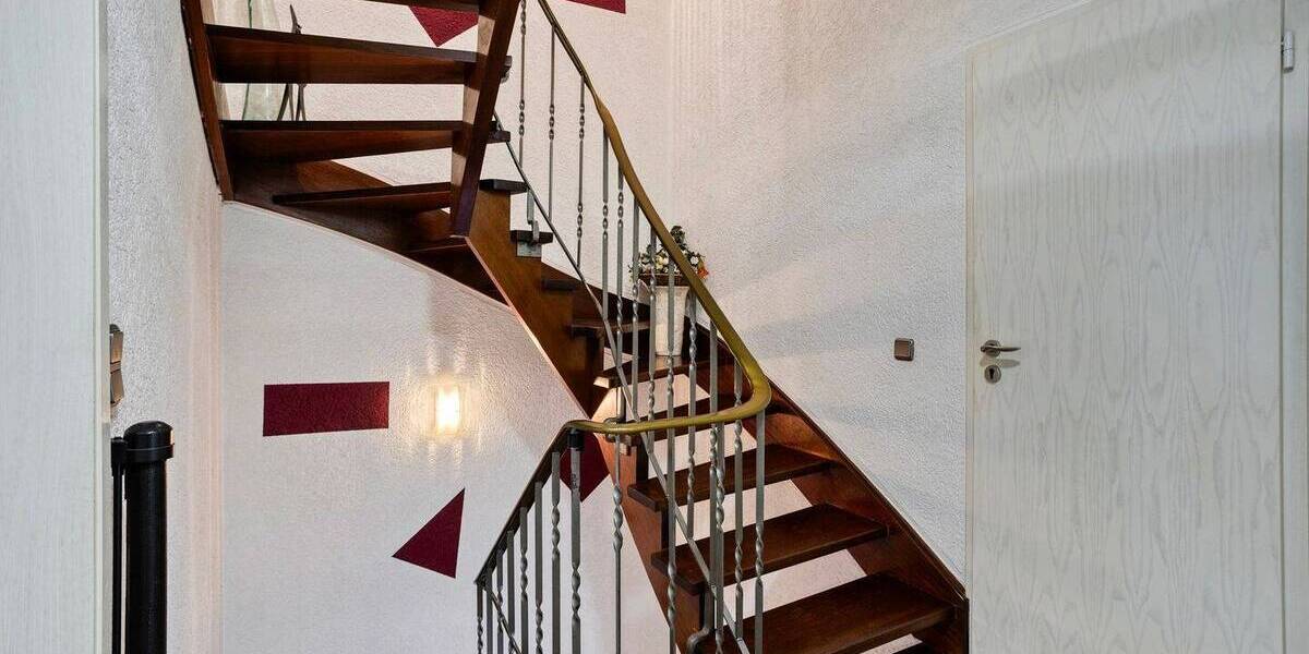 Drei Etagen voller Möglichkeiten - Reihenendhaus mit Einliegerwohnung, Garten & Garage in Winkhausen 7 zimmer