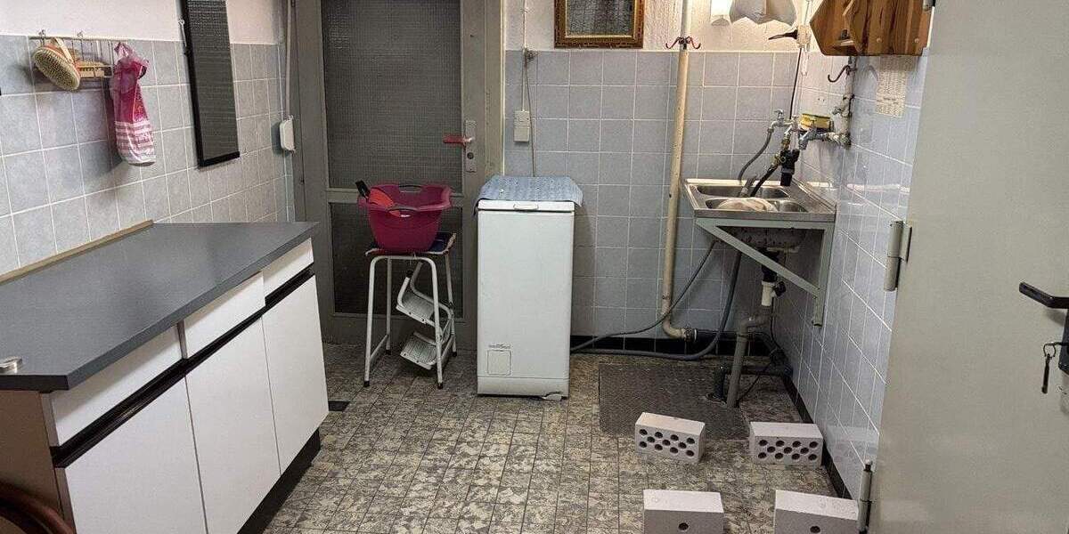 Doppelhaushälfte mit 2 Garagen 4 zimmer