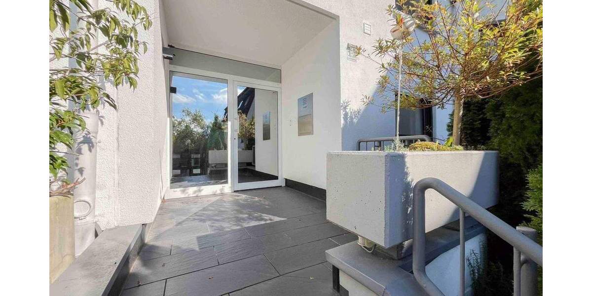 Leben in der Innenstadt: Gepflegtes Reihenmittelhaus samt Dachterrasse und TG-Stellplatz 5 zimmer