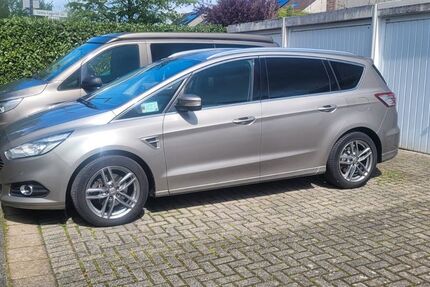 Ford S-Max 109.000 km 13.900 &euro; Langenfeld 40764