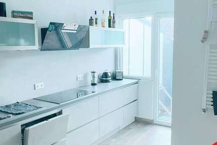 Haus zum Kaufen in Oberhausen 439.000 € 210 m² 8 zimmer