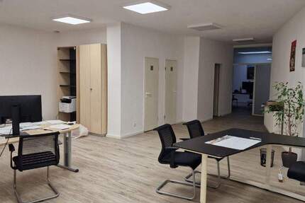 Schreibtischplatz im Leverkusen-Zentrum - flexibel, 247, WLAN & Postadresse zimmer