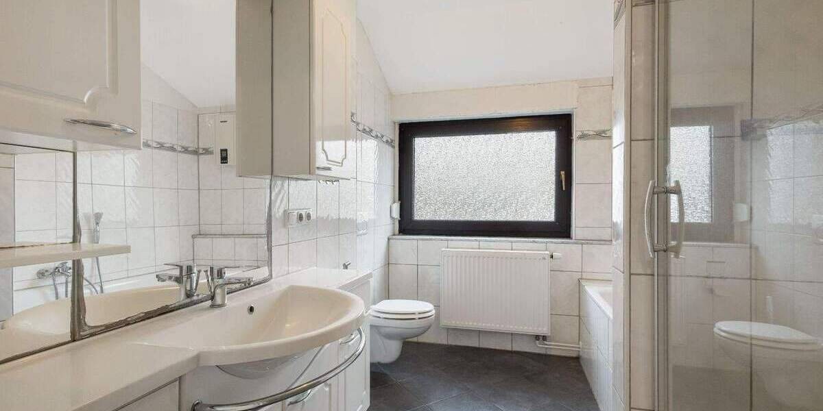 Reihenmittelhaus mit viel Potenzial in Neuss-Grefrath 4 zimmer