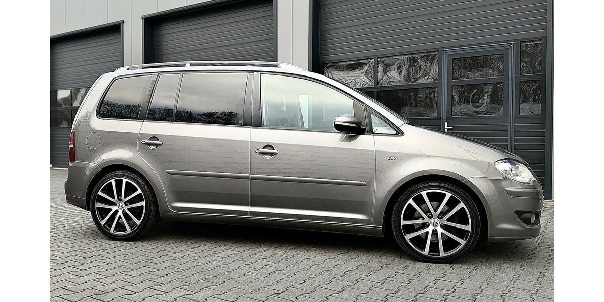 VW Touran R-Line Schiebedach Leder 7Sitze IHand 124.990 km 11.900 &euro; Mönchengladbach 41066