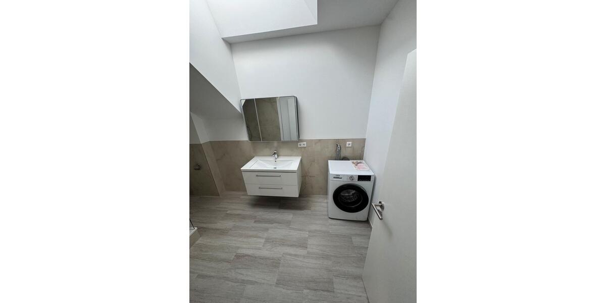 Wohnung, neu saniert, Erstbezug, 80m2, drei Zimmer, möbliert 3 zimmer