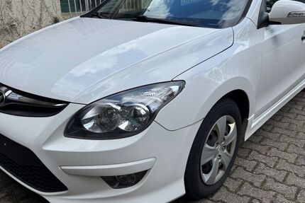 Hyundai i30 299.000 km 1.950 &euro; Mönchengladbach 41069