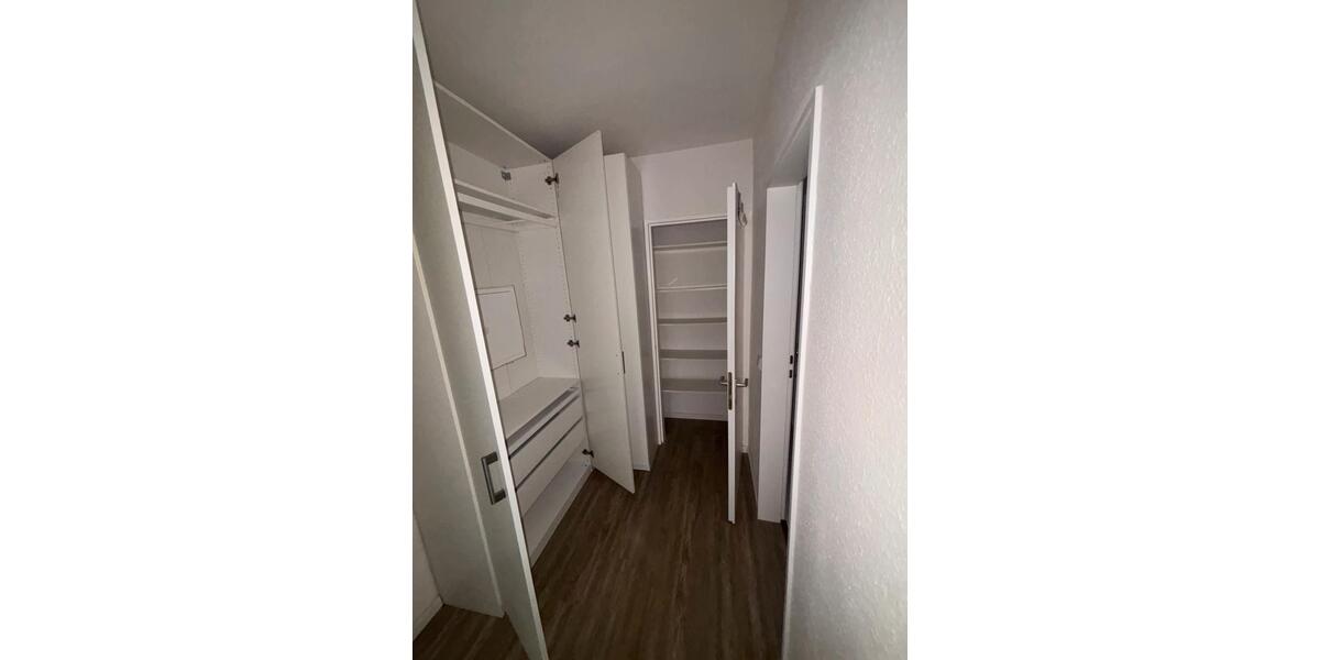 Etagenwohnung Düsseldorf Heerdt - 1 Zimmer, 32 m&sup2;, 550&euro; | Angebot:26470912