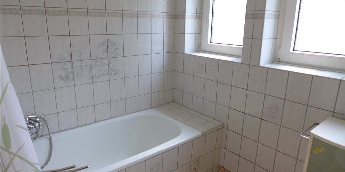 Krefeld-Bismarckviertel: Vierzimmerwohnung mit zwei Loggien und zwei Tiefgaragenstellplätzen 4 zimmer