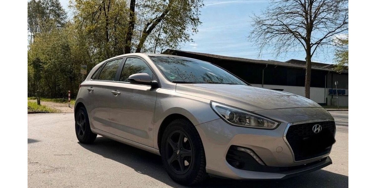 Hyundai i30 128.460 km 8.490 &euro; Duisburg 47167