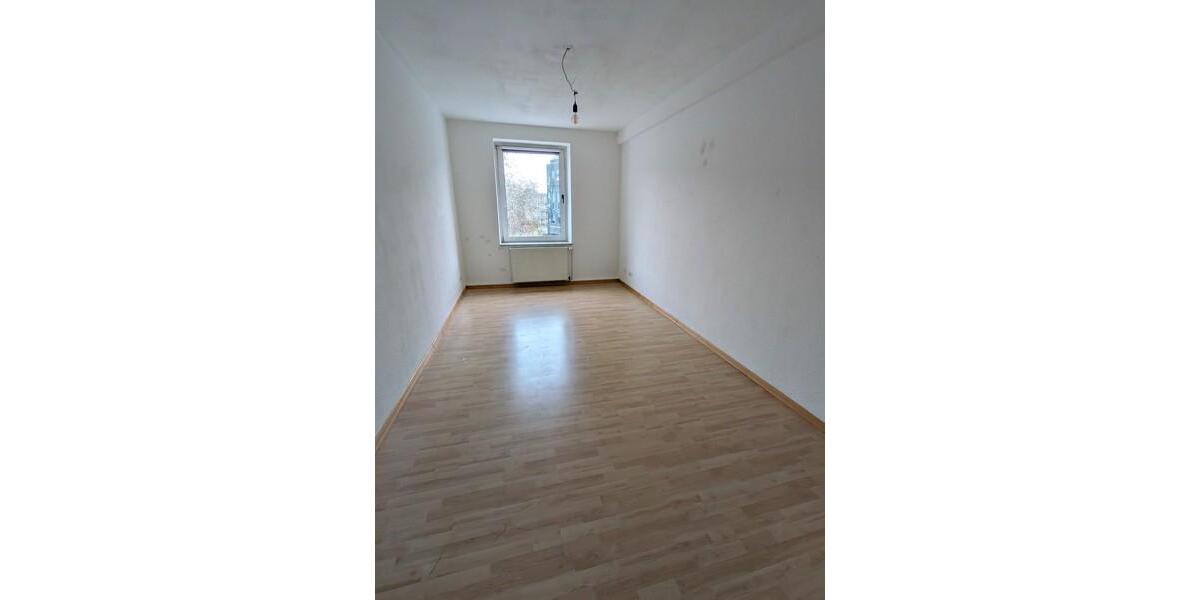 Mittendrin! Großzügige 4-Zimmer-Wohnung mit neuem Bad zimmer