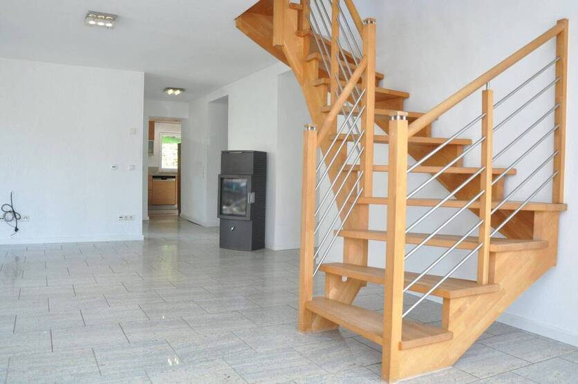 Stilvolles Generationenhaus: DHH, 7 Zimmer, 3 Bäder, großer Garten, Stellplatz