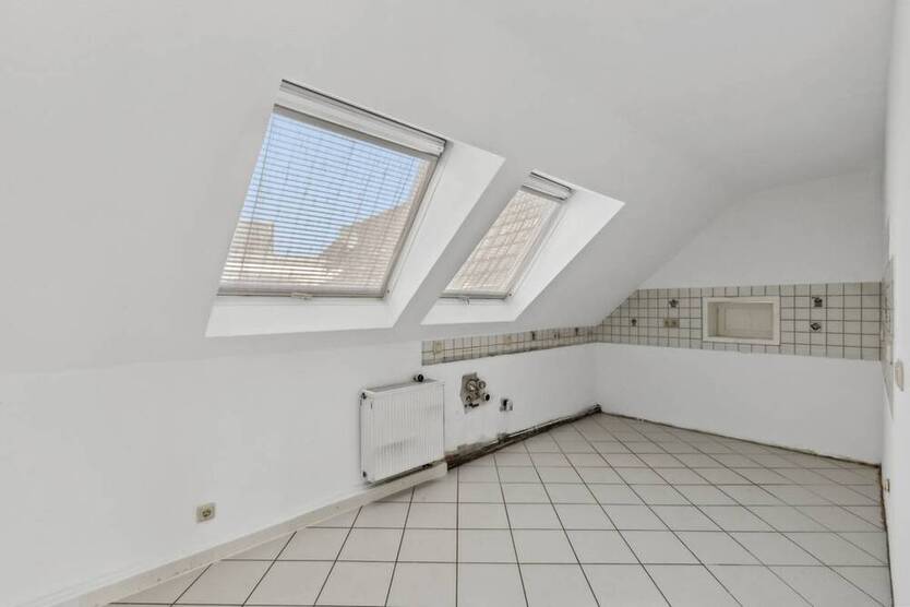 Haus-Feeling pur: 5-Zimmer-Wohnung mit Dachterrasse, eigenem Eingang & Garage
