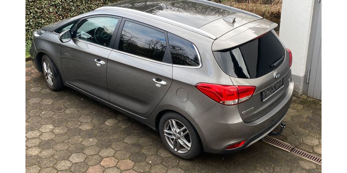 Kia Carens 77.000 km 11.900 &euro; Duisburg 47269