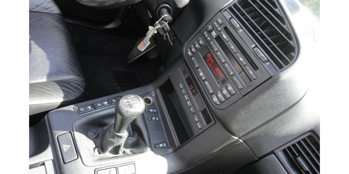 BMW 318i Exclusiv Edition Klimatr.Leder SHZ PDC 220.000 km 5.000 &euro; Neuss 41462