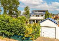 Haus zum Kaufen in Düsseldorf 1.350.000 € 235.9 m²