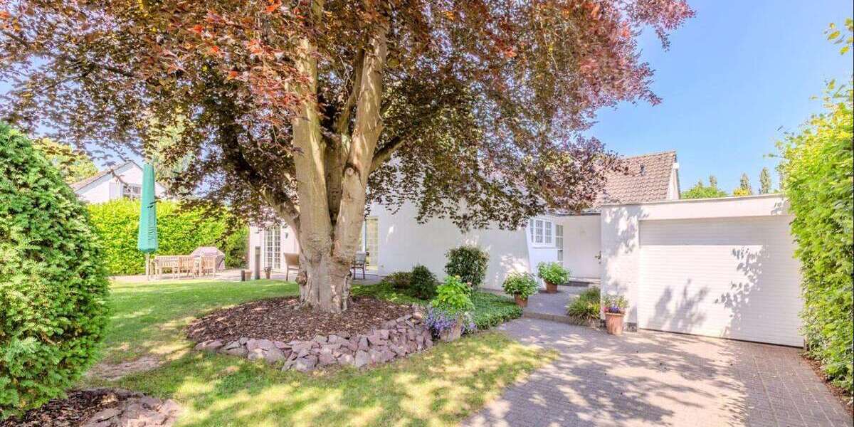 Haus zum Kaufen in Neuss 1.450.000 € 294.9 m² 6 zimmer