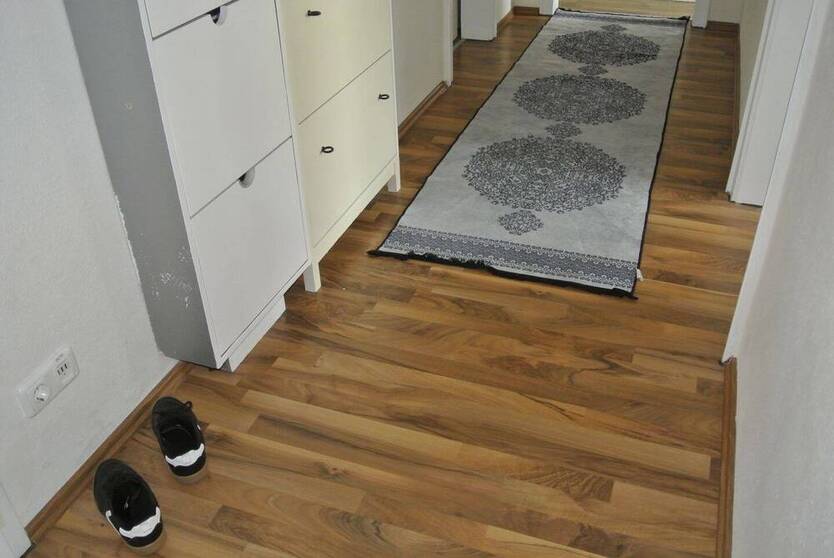Wohn und Geschäftshaus mit fünf Wohnungen und drei Gewerbeeinheiten im Mülheim-Mitte