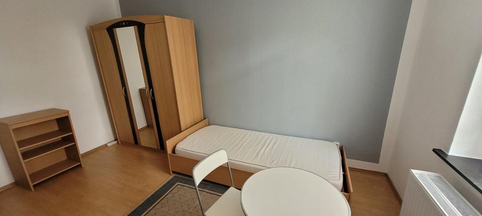 1 Zimmer , Möbliert. Telefon :020384730 1 zimmer