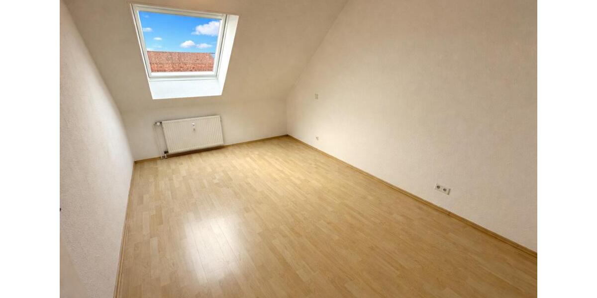 Lichtdurchflutete Dachgeschosswohnung in guter & zentraler Lage 2 zimmer