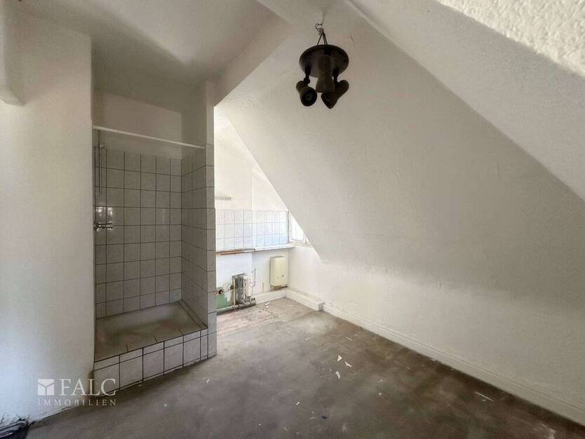 Grundstück mit Bestandsgebäude in Düsseldorf - Hassels
