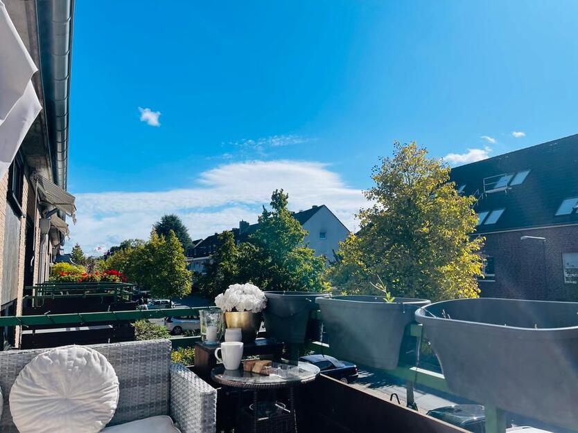 Von Privat! Ruhige und stilvolle Wohnung mit Balkon nahe Rhein.