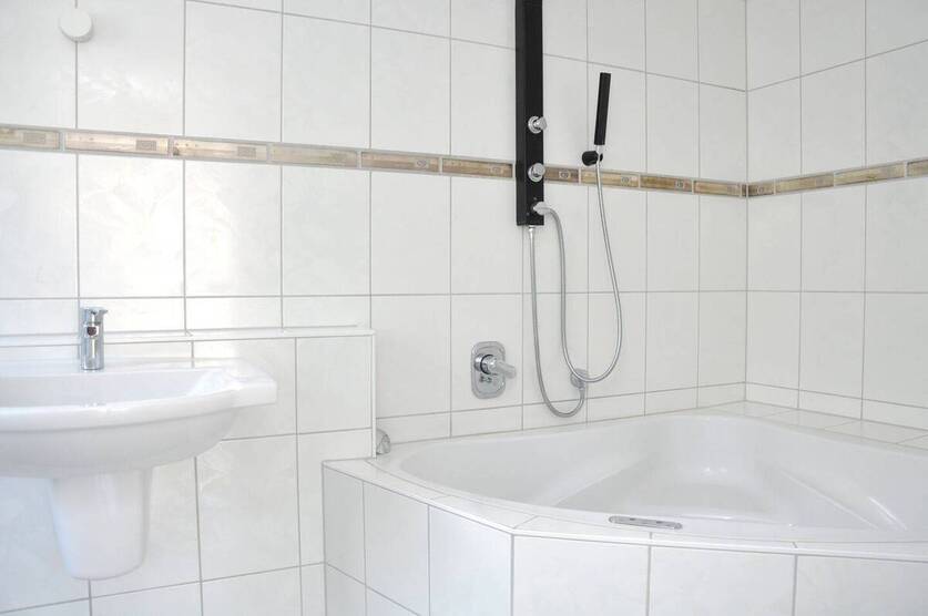 Stilvolles Generationenhaus: DHH, 7 Zimmer, 3 Bäder, großer Garten, Stellplatz