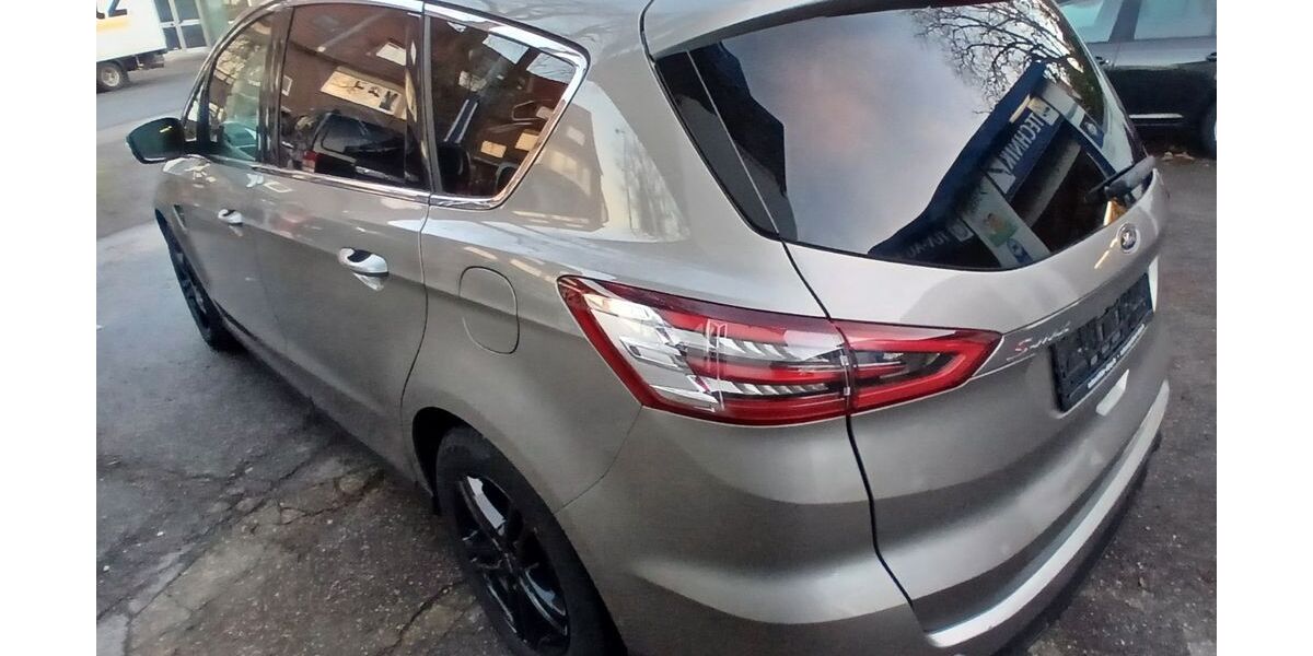 Ford S-Max 148.000 km 13.950 &euro; Duisburg 47249