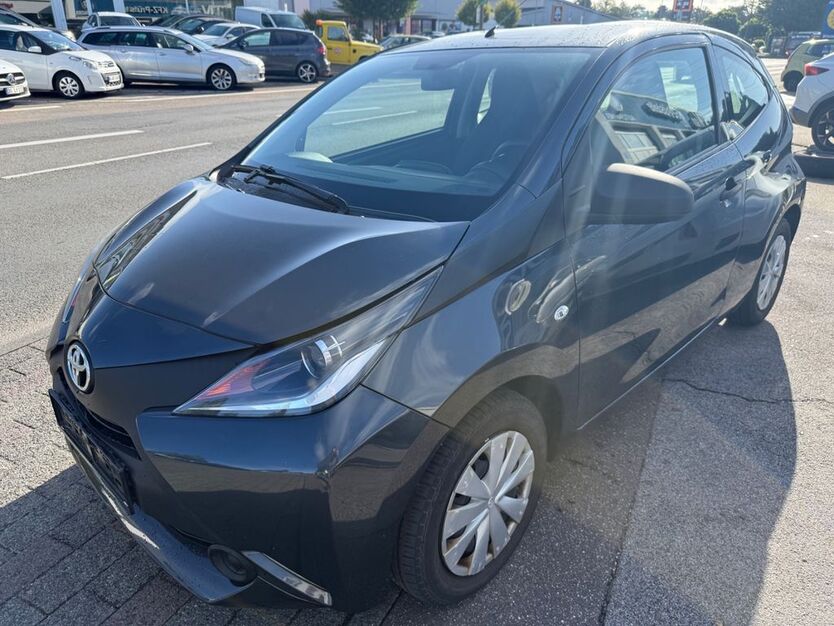 Toyota Aygo (X) 116.042 km 4.990 € Köln 50767