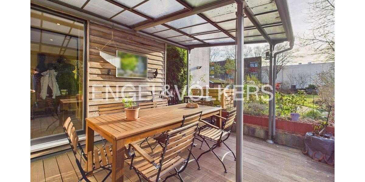 Zwei Häuser mit Möglichkeiten für unterschiedliche Lebensstile in familienfreundlicher Lage 9 zimmer