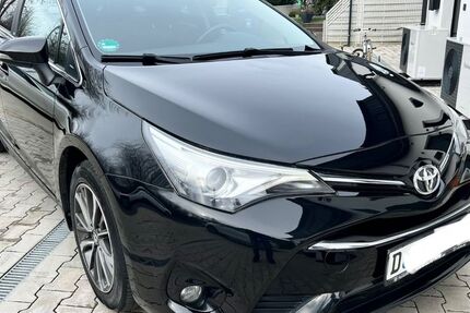 Toyota Avensis 65.357 km 15.498 &euro; Düsseldorf 40599