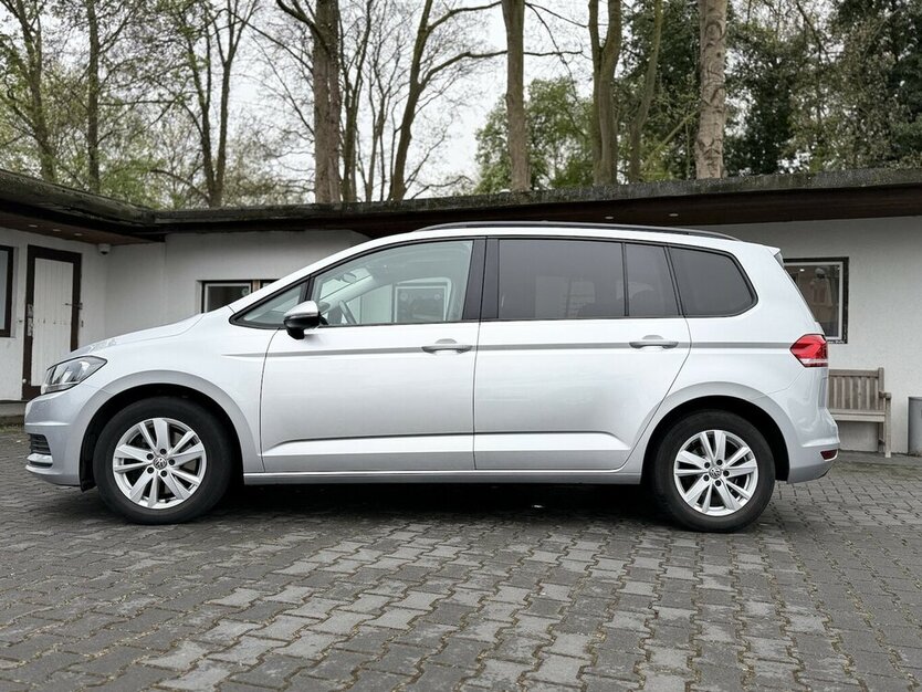 VW Touran 7-Sitze/Discover Pro/ACC/AHK/Automatik 110.000 km 24.490 € Mönchengladbach 41066