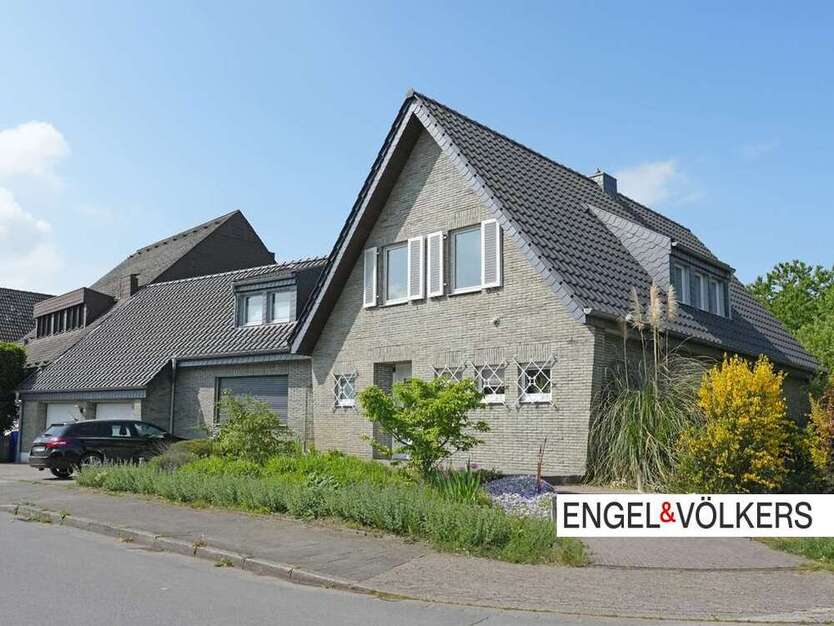 Haus zum Kaufen in Krefeld 875.000 € 228 m²