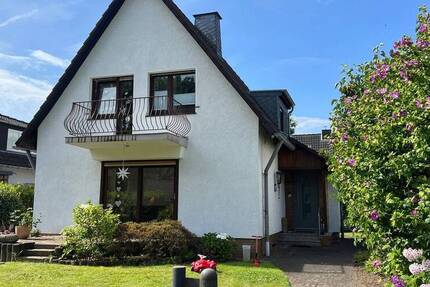 Freistehendes Einfamilienhaus mit Gartenidylle in beliebtem Wohngebiet