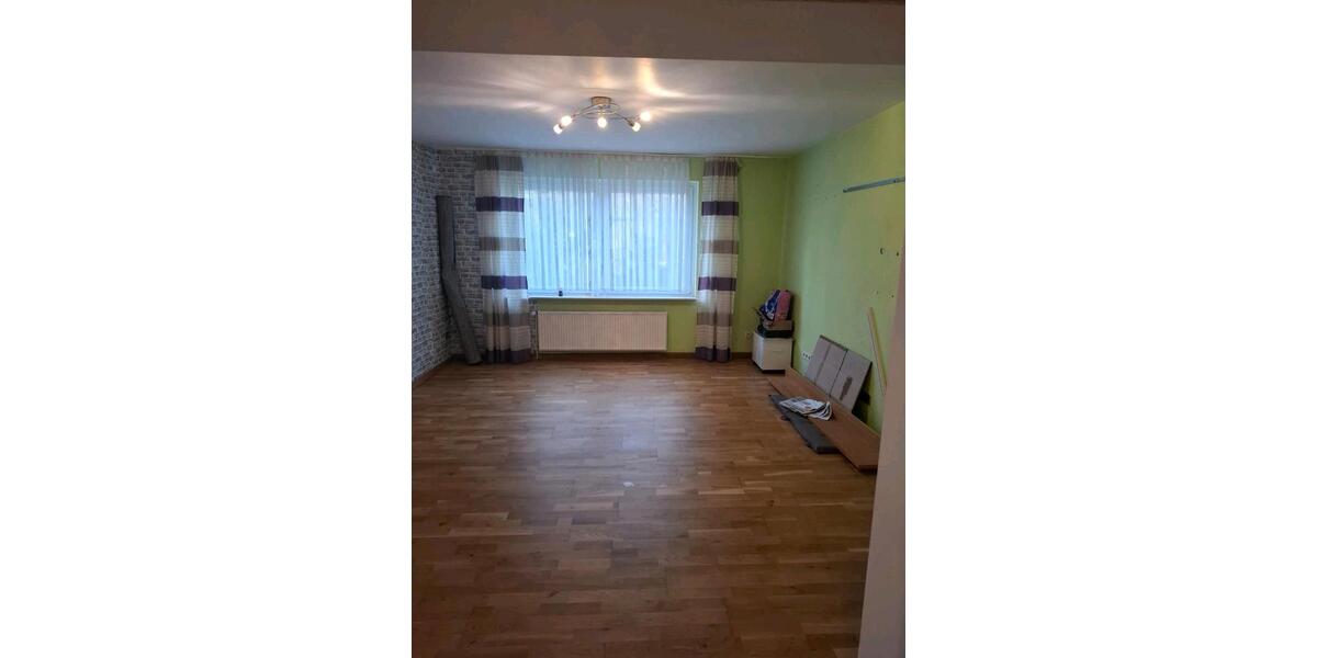 Erdgeschoss Wohnung mit Garten 1790 € VB 4 zimmer