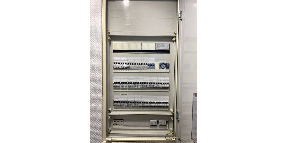 Zentral gelegen und ab März 2026 zur freien Verfügung! 6 zimmer