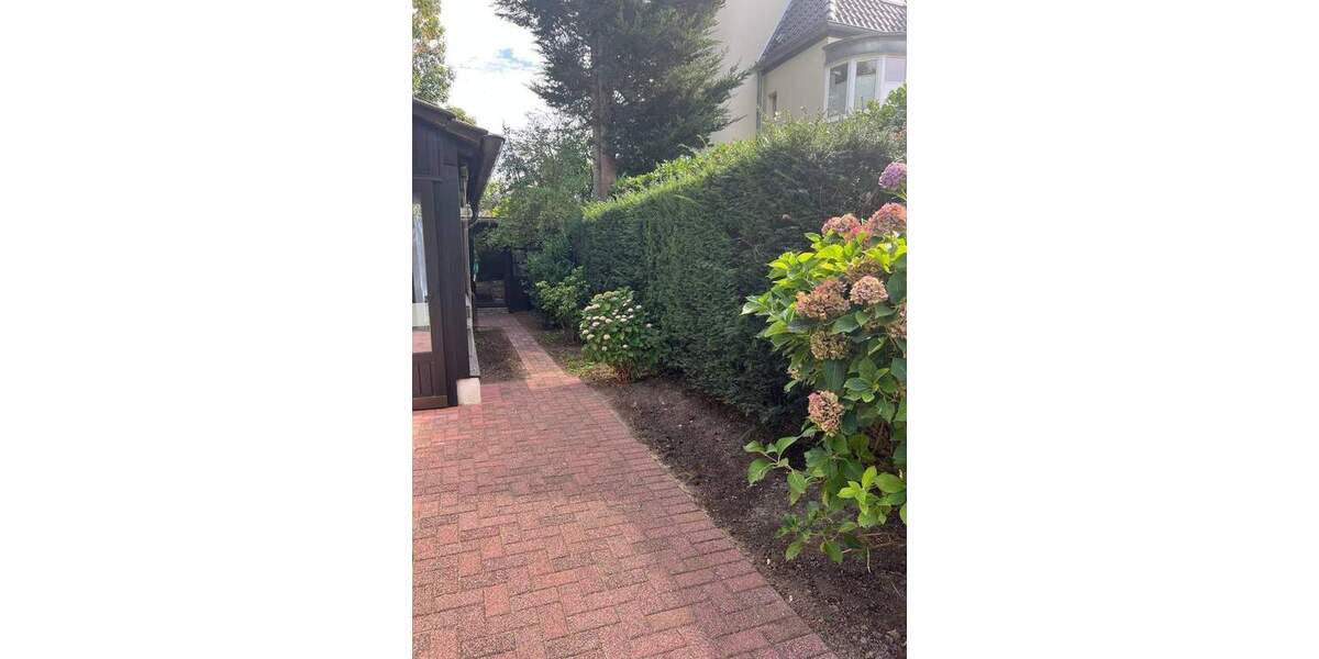 D-Kaiserswerth: Terrassenwhg., 2 Zimmer, ca. 80 m² Wohnfl., mit kl. Garten, ca. 60 m² Nutzfläche, Terrasse, Stellplatz 2 zimmer