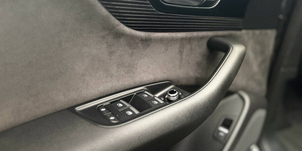 Audi Q7 3.0 TDI e-tron quattro / Panorama / Kamera 179.000 km 30.900 &euro; Mönchengladbach 41066