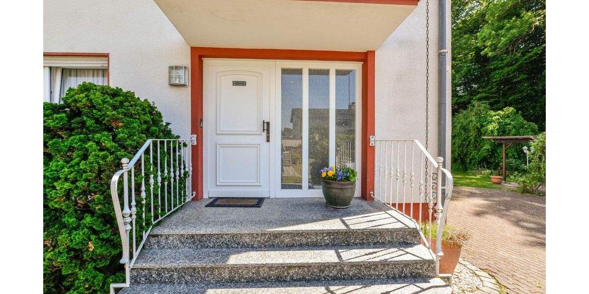 Großzügige 2 Familien-DHH mit Aufstockungs- und Anbaumöglichkeiten * ca. 1.848 m² parkähnlicher Grund mit Direktangre... 6 zimmer