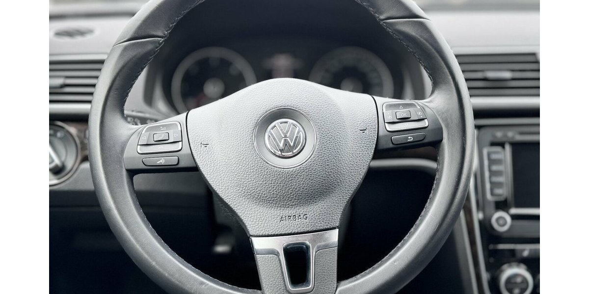 VW Passat 2,0 TDI Highline / Leder / SHD / Keyless 228.000 km 11.390 &euro; Mönchengladbach 41066