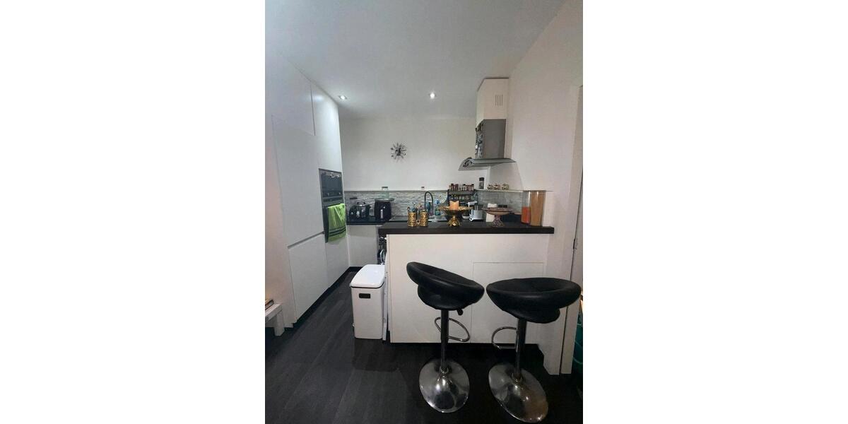 Ich biete eine wunderschöne 4 Zimmer whg.in lierenfeld an 4 zimmer