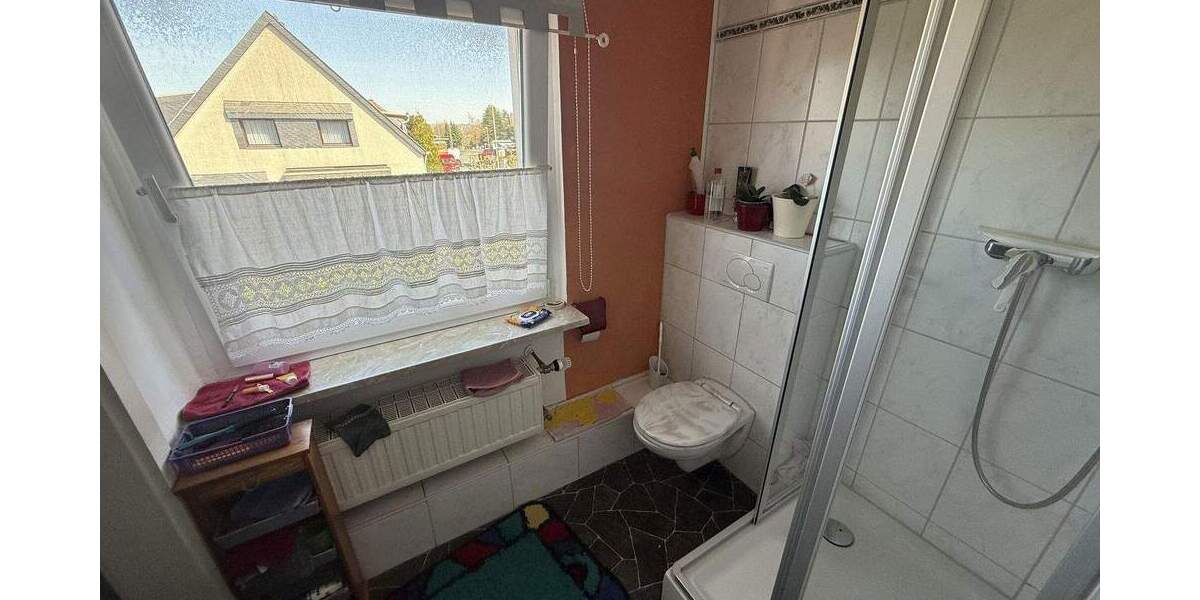 Charmante Doppelhaushälfte mit Hobbyraum, Garagen und idyllischem Garten in Mettmann 1 zimmer