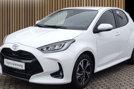 Toyota Yaris 4.000 km 24.444 &euro; Leverkusen 51381