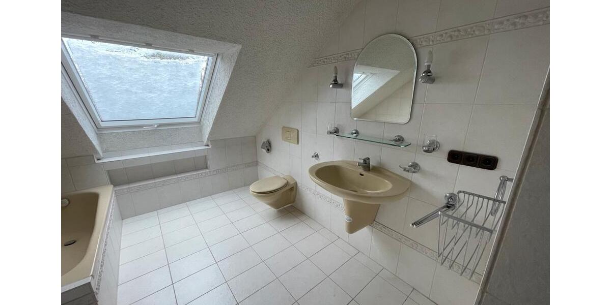 Dachgeschoßwohnung Mönchengladbach West - 2 Zimmer, 70 m&sup2;, 690&euro; | Angebot:25459987